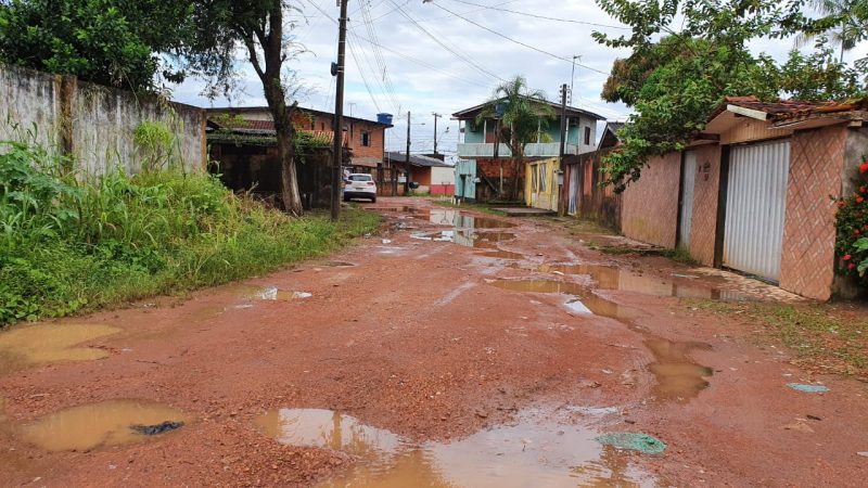 “Não tenho mais esperança”, diz moradora sobre rua intrafegável