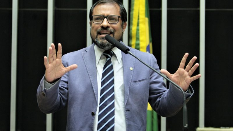 Camilo Capiberibe defende 9 parcelas de R$ 600,00 para o auxílio emergencial