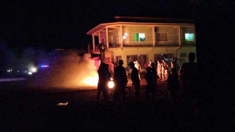 Em Santana, população faz protesto em virtude do rodizio de energia elétrica em Santana