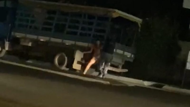 Em rua de Santana, homem nu é espancado por Policial Militar