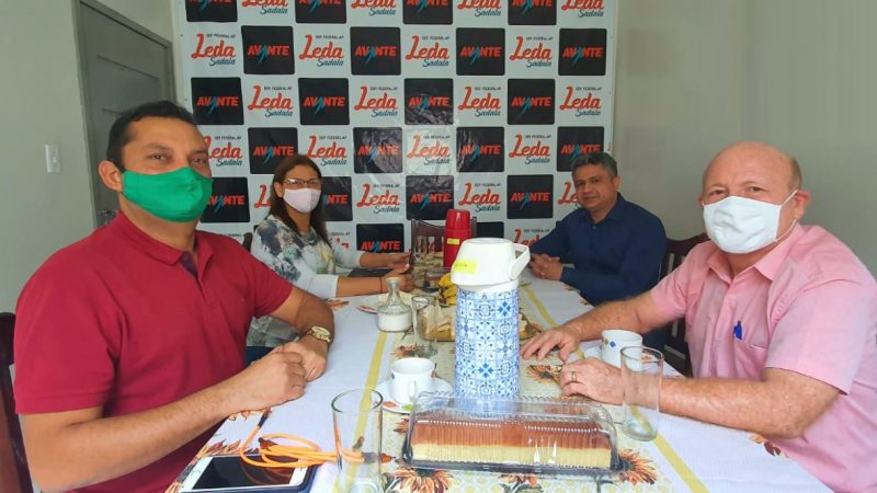 Santana: 1º encontro entre Bala e Sadala sobre o processo de transição