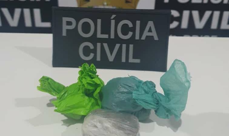 Após denúncia anônima, Policia Civil de Santana prende homem por tráfico de drogas