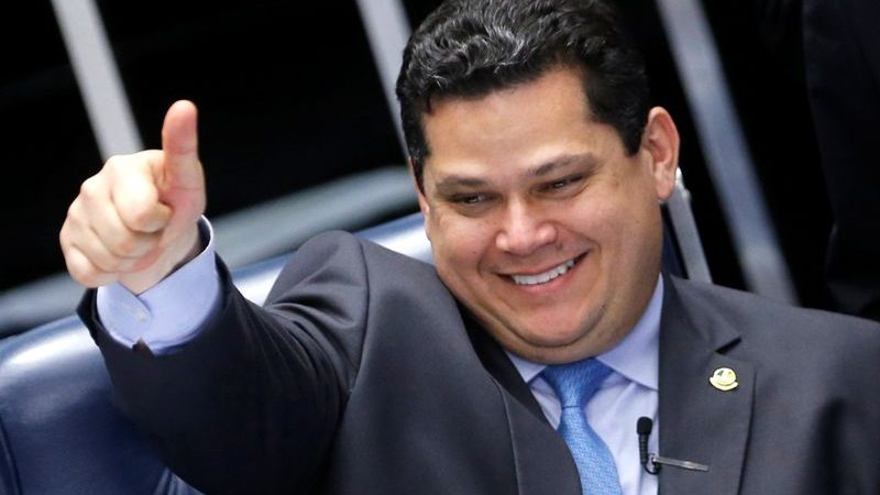 Davi viabiliza 22 novos ônibus escolares e contempla 11 municípios do AP