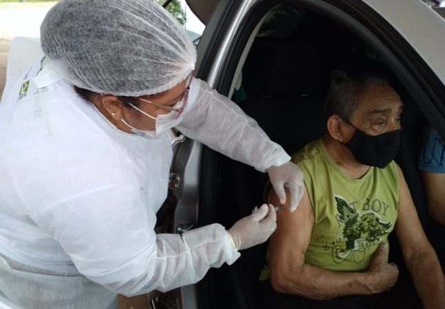 PMS realiza neste sábado, 27, drive-thru de vacinação contra a COVID-19 em idosos acima de 80 anos