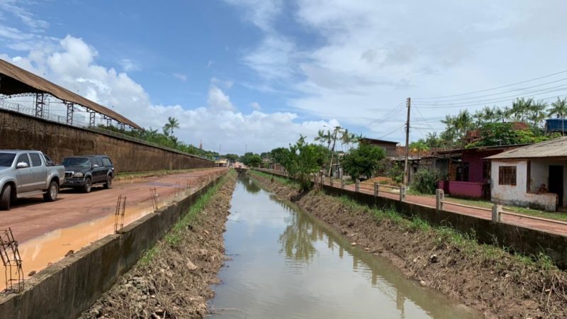Santana: Prefeito Bala vistoria limpeza de canais