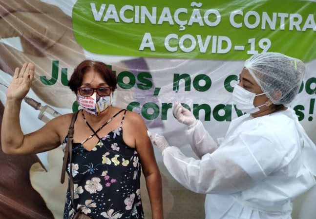 Covid-19: Santana iniciou a imunização de idosos com 60 anos neste domingo, 4