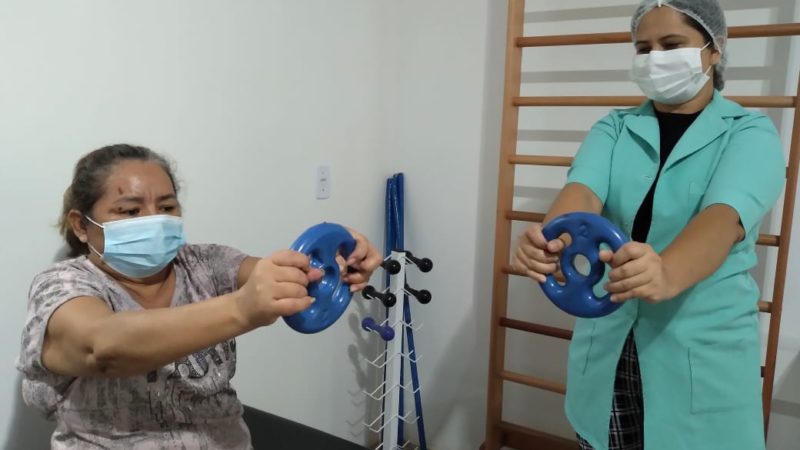 Prefeitura de Santana oferta atendimento fisioterapêutico a pacientes que já tiveram covid-19