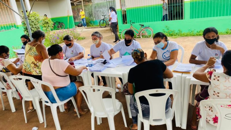 Pré-aprovados no Alimento na Mesa entregam as suas documentações para checagem de informações