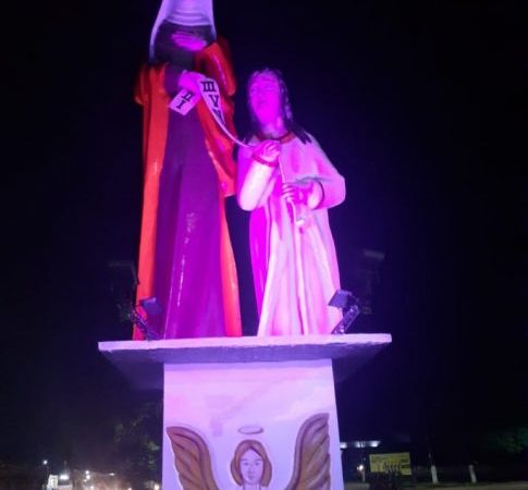 Lilás: monumento e praças de Santana recebem iluminação com temática o fim da violência contra a mulher