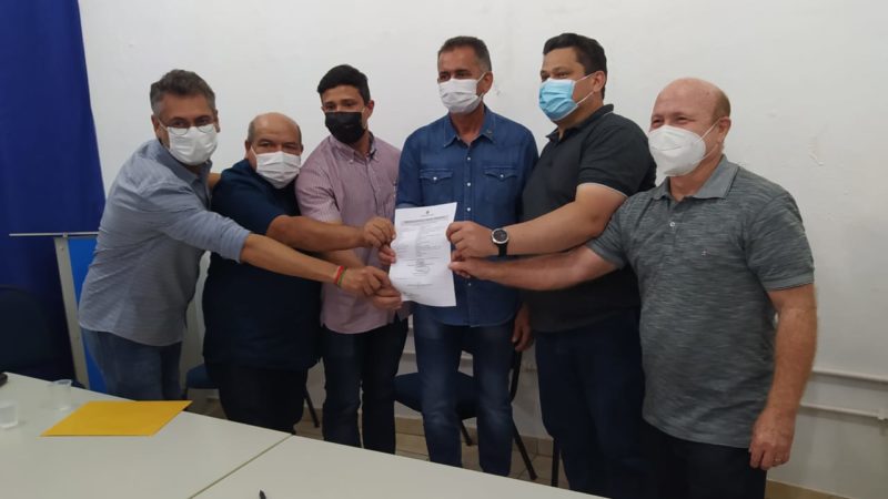 Bala e Waldez assinam de ordem de serviço para recapear vias de Santana e agradece parcerias