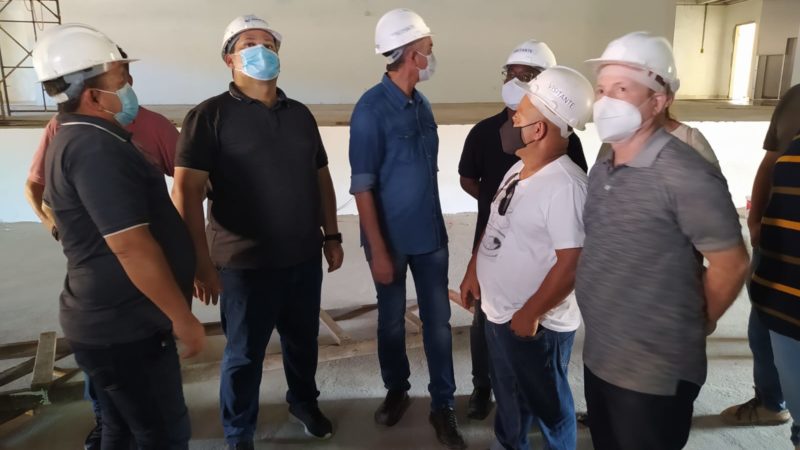 Em Santana, Davi vistoria obras ao lado de Waldez e Bala Rocha