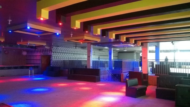 Mais moderna, Nova V11 Lounge Bar inaugura com Letícia Auoly, Tom Nanini, John Silva e DJs do Baile da Penha, sucesso do funk carioca