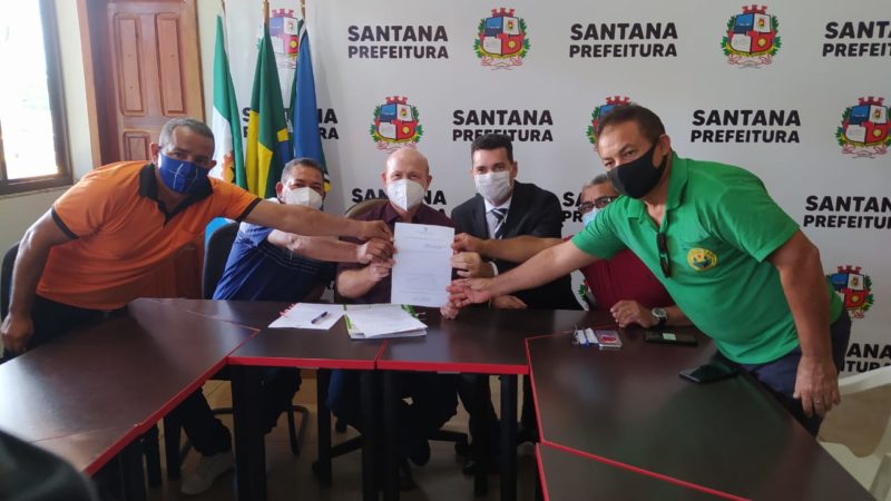 Em Santana: Bala Rocha sanciona importantes leis que irão beneficiar o município