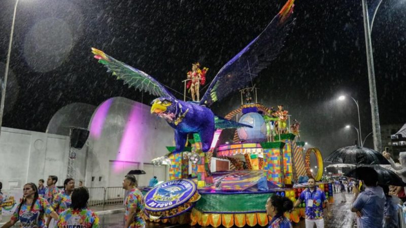 Prefeitura de Santana firma parceria com a Escola de Samba Império do Povo para distribuição de fantasias gratuitas