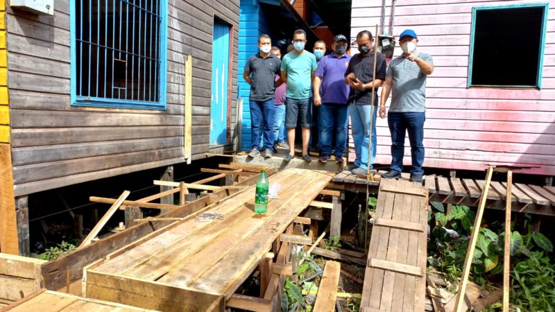 Visita técnica: prefeito Bala acompanha andamento da construção de passarelas em concreto no Ambrósio