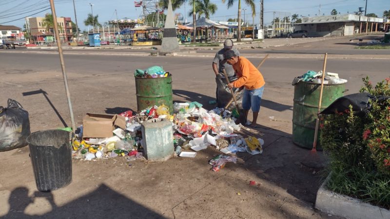 Praça Cívica de Santana recebe limpeza, após jogo final da libertadores