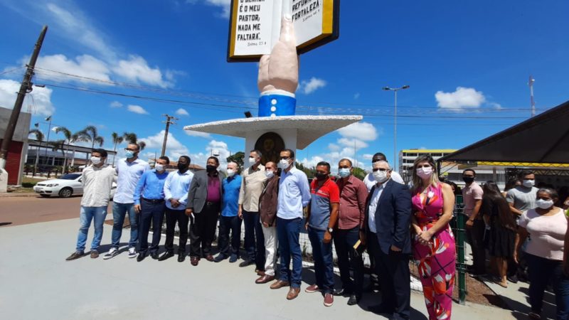 Praça da Bíblia é entregue revitalizada aos santanenses