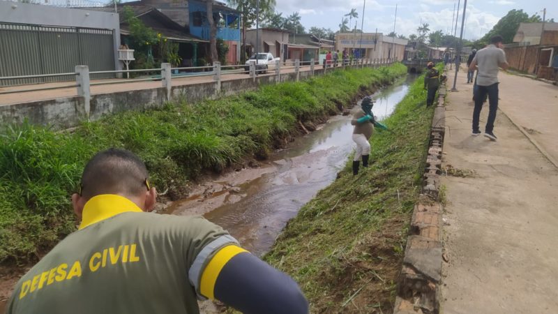 PMS realiza limpeza preventiva de canais para minimizar impactos das chuvas