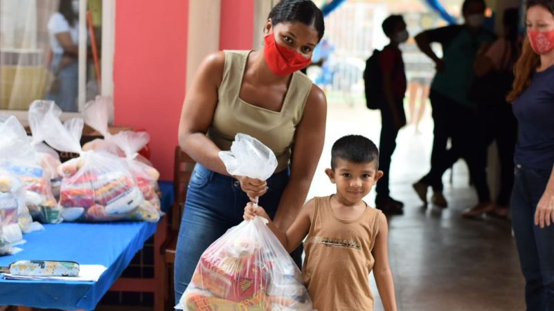 Prefeitura de Santana inicia a entrega dos kits merenda nas escolas municipais