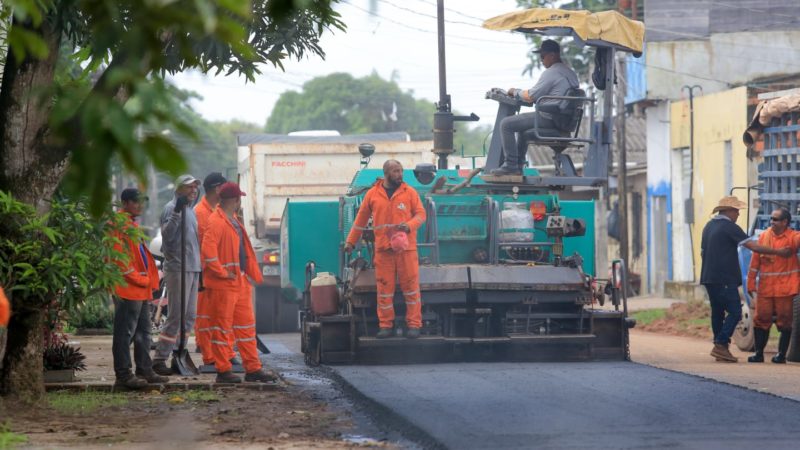 Inspeção: Bala e Waldez Góes visitam frente de pavimentação asfáltica no Novo Horizonte em Santana