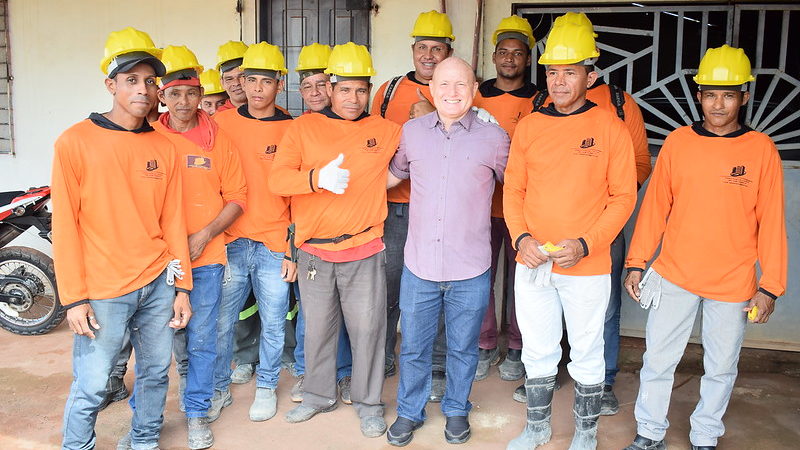 Prefeito Sebastião Rocha assina ordem de serviço para obras no Piçarreira e Delta do Matapi