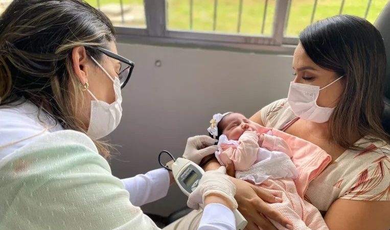 Teste da orelhinha é realizado pela primeira vez na rede municipal de saúde