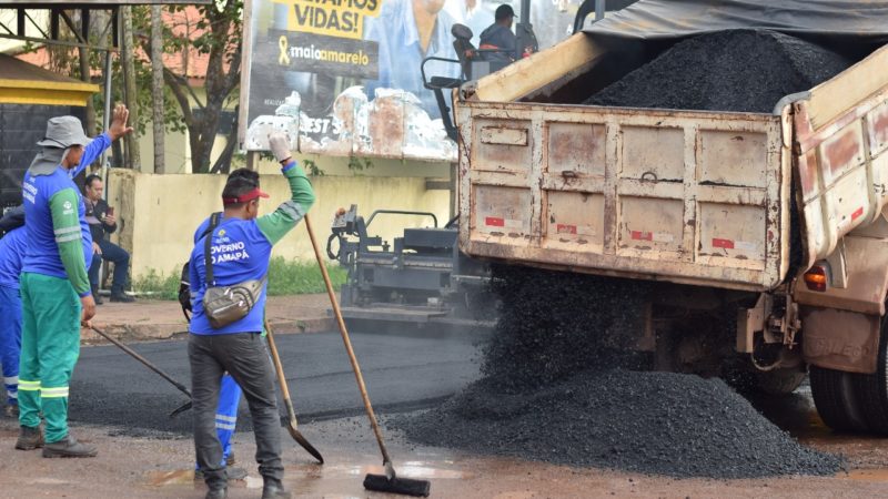 Mobilidade Urbana: Em Santana, bairro Igarapé da Fortaleza recebe serviços de recapeamento asfáltico