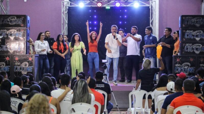 Clécio defende primeira experiência de trabalho para jovens custeados pelo poder público, em plenária de Santana