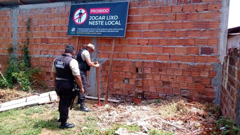 Em Santana, Brigada Ambiental instala placas em pontos viciados de descarte irregular de lixo