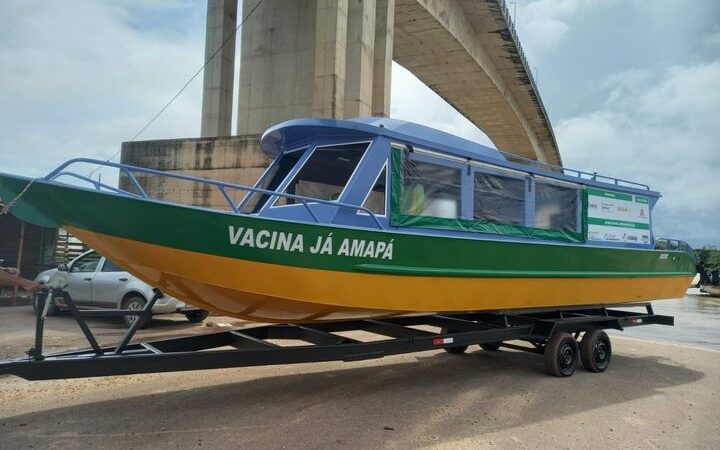 Prefeitura de Santana recebe lancha-voadeira para ampliar vacinação do município