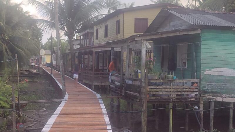 Vereador Edinoelson Careca garante a melhoria de passarelas no Arquipélago do Bailique