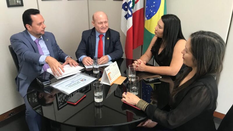 Prefeito de Santana apresenta portfólio de demandas para parlamentares em Brasília