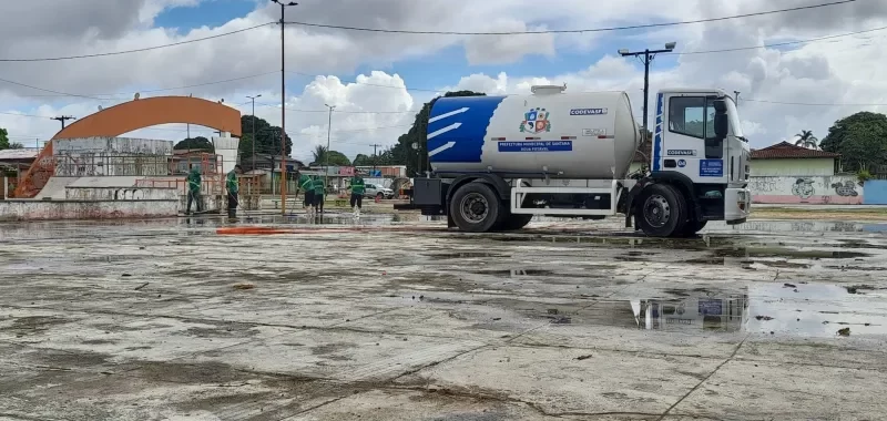 Quadra Junina: Prefeitura de Santana inicia limpeza de locais onde vão ocorrer forrozões