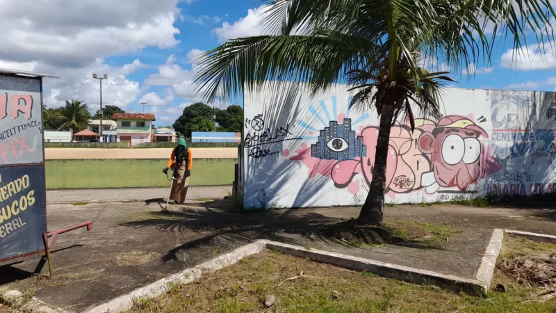 Campo da Paraíso recebe serviços de roçagem e retirada de entulho