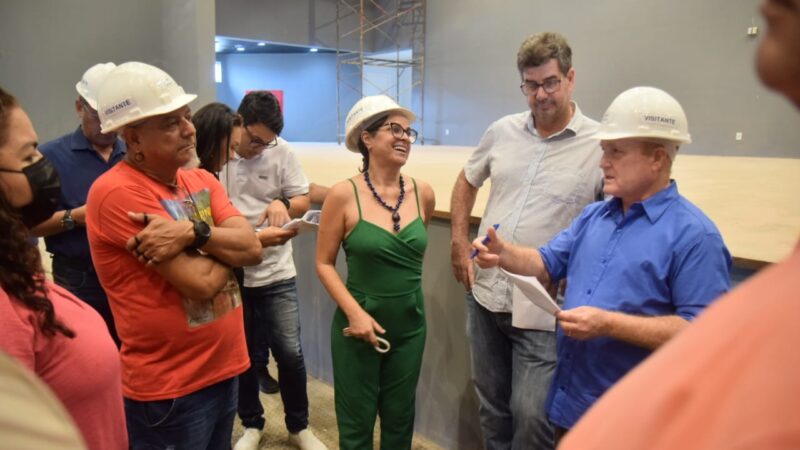 Prefeitura de Santana acompanha andamento obra do Cine Teatro Silvio Romero