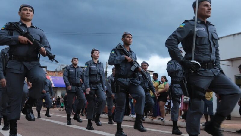 Desfile cívico de Pedra Branca celebra Dia da Independência fazendo alusão ao movimento modernista no Brasil