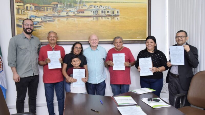 Prefeitura de Santana faz entrega de novos títulos definitivos