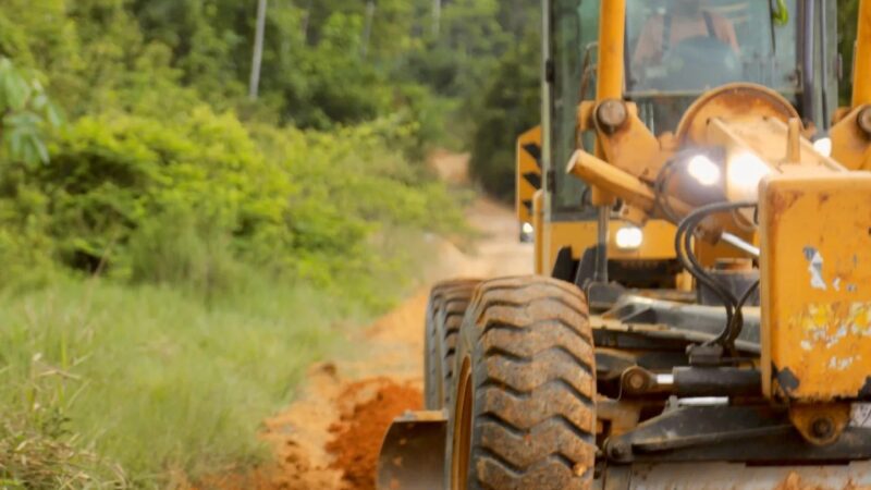 Prefeitura de Pedra Branca intensifica recuperação em ramais de acesso a comunidades agrícolas