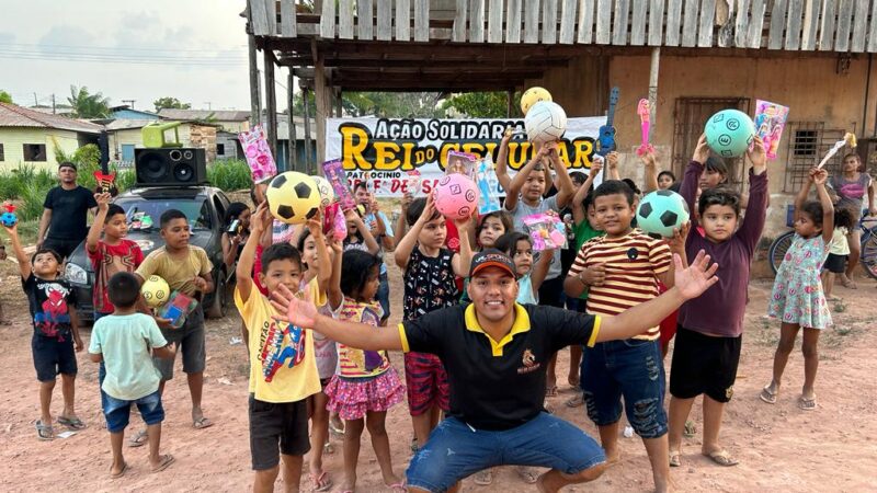 Em Santana, loja de celular e empresários distribuem brinquedos para crianças carentes