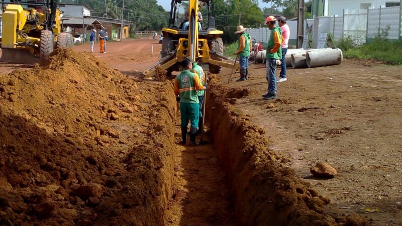 Prefeitura de Santana começa a solucionar problemas em via que há anos necessitava de melhorias   