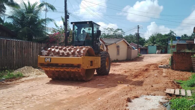 Travessa 25, no bairro Provedor II, recebe serviços de drenagem e terraplanagem visando a pavimentação em bloquete