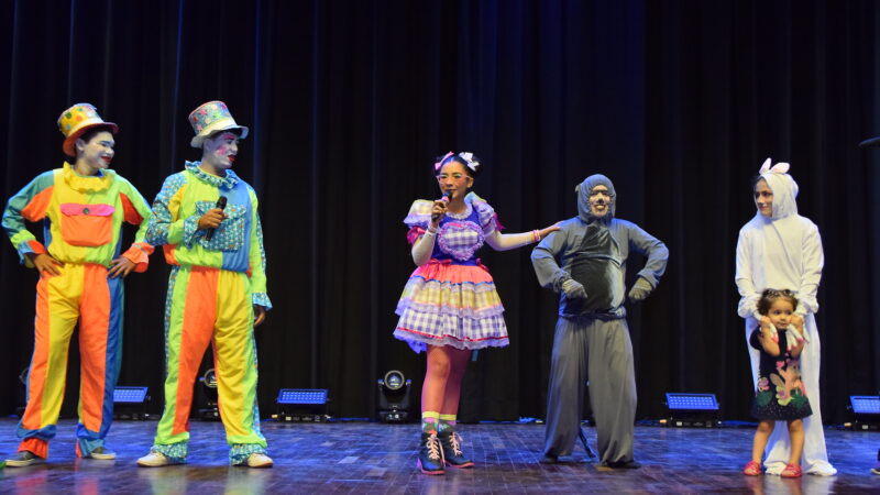 ’O artista hoje sabe que tem uma casa’, diz palhaça Tia Biscoito na inauguração do Cine Teatro Silvio Romer