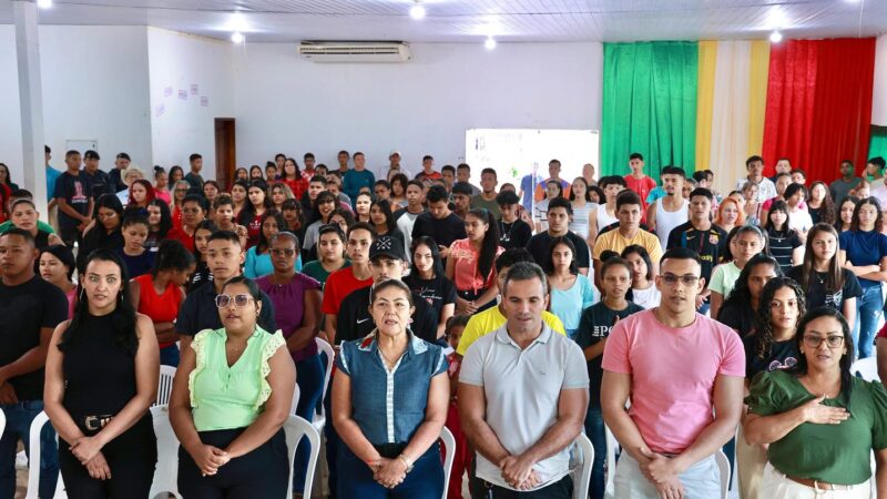 Jovens de Pedra Branca do Amapari participam da aula inaugural do novo Amapá Jovem