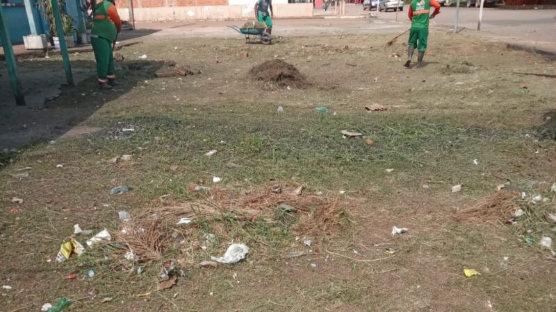 Melhorias: Semop intensifica serviço de limpeza em vários pontos da cidade