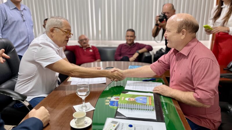 Prefeitura de Santana recebe concessão do INCRA para construção de escola no Piaçacá