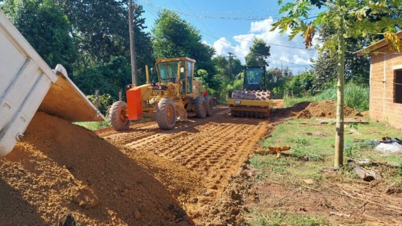 Visando melhoria nos acessos, ramais da Ilha de Santana recebem terraplanagem