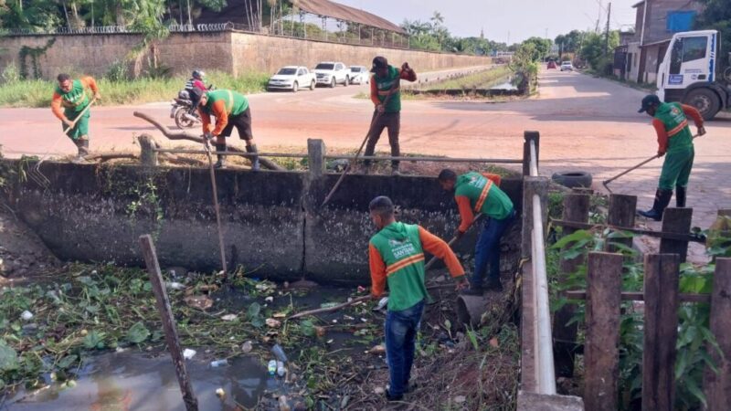 Semop realiza ação de limpeza no Canal da Avenida Princesa Isabel, no Hospitalidade