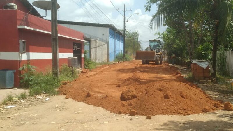 Avenida São João Apóstolo, no Fonte Nova, recebe terraplanagem para pavimentação em bloquete