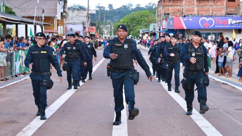 Desfile cívico de Pedra Branca do Amapari aborda democracia republicana no dia 7 de setembro