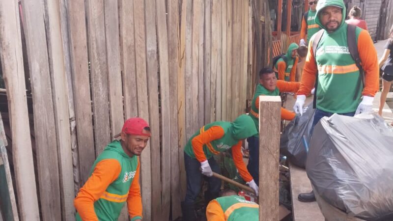 Prefeitura de Santana realiza ação de limpeza na baixada do Ambrósio